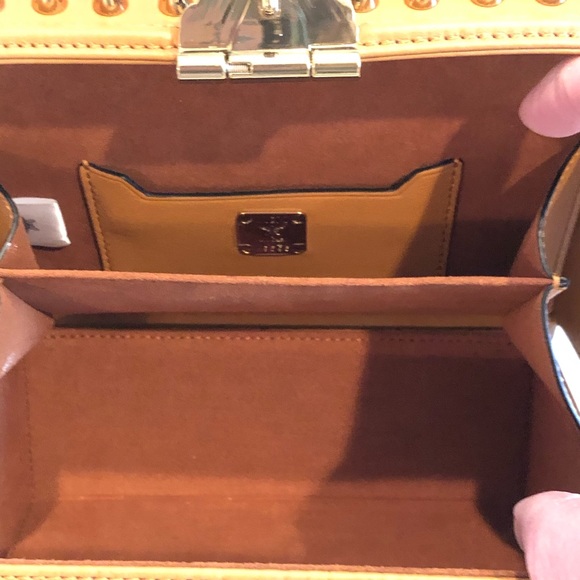 🎉2X HP🎉PRICE⬇️MCM Visetos Studded Berlin Box Bag - Picture 12 of 16